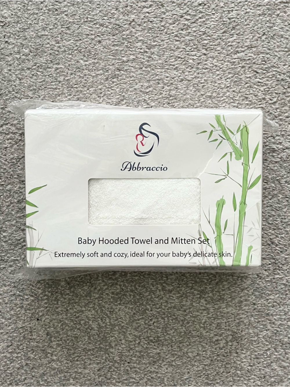 NWOT Abbraccio White Baby Hooded Towel and Mitten Set